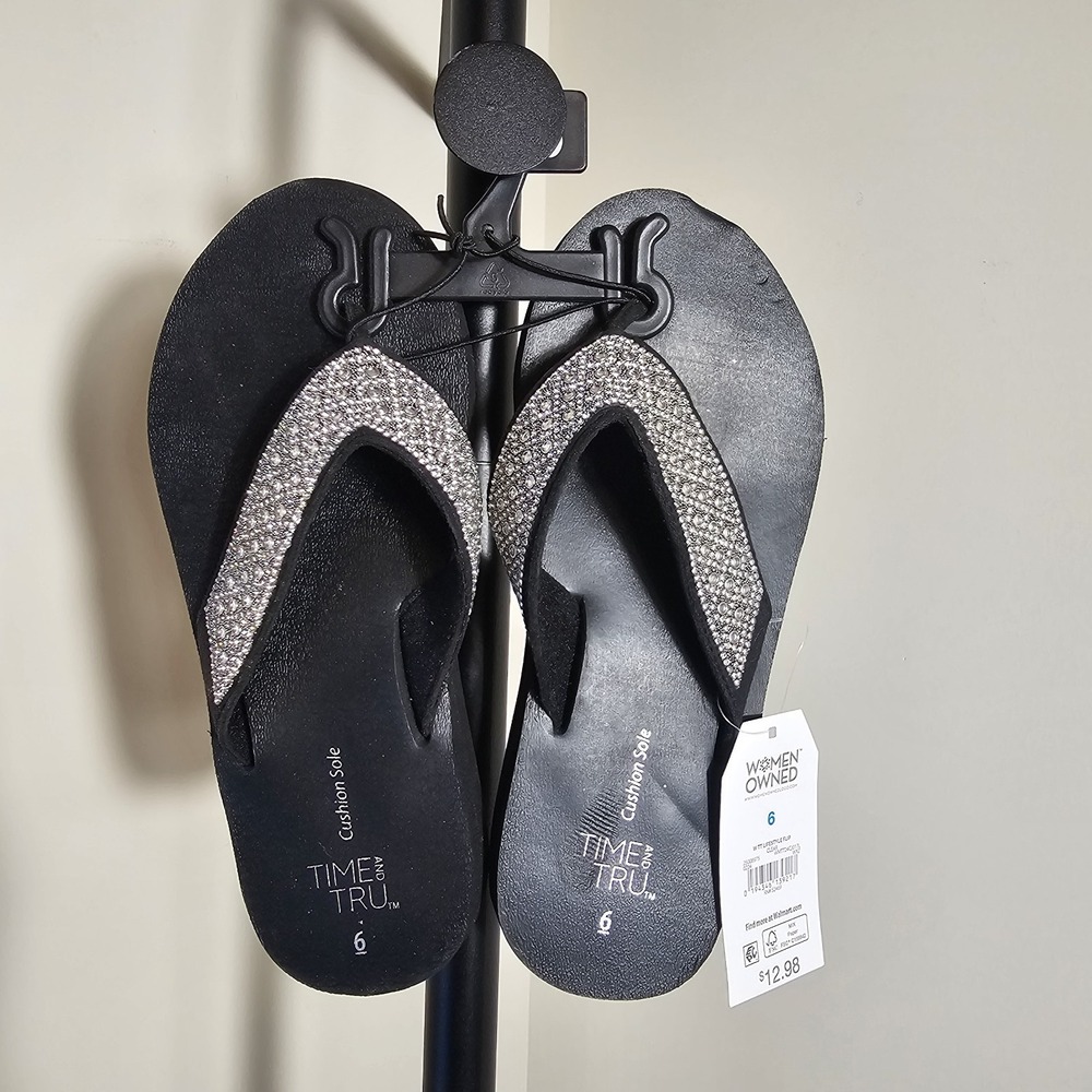 NWT Time and Tru Women's Embellished Flip Flops - Sz 6